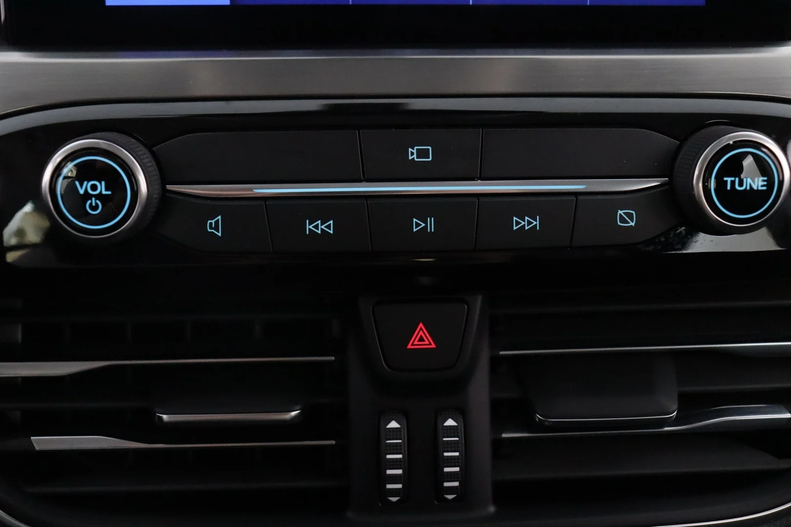 Car Image - 3UZW9x0oXJVZ0WDU7rsWmv