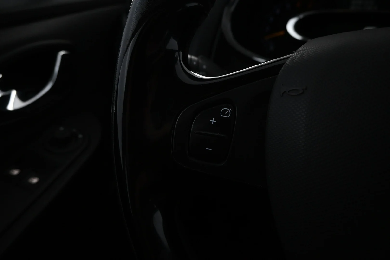 Car Image - 2zEkjIQlMg8DAaJ3yujNyO