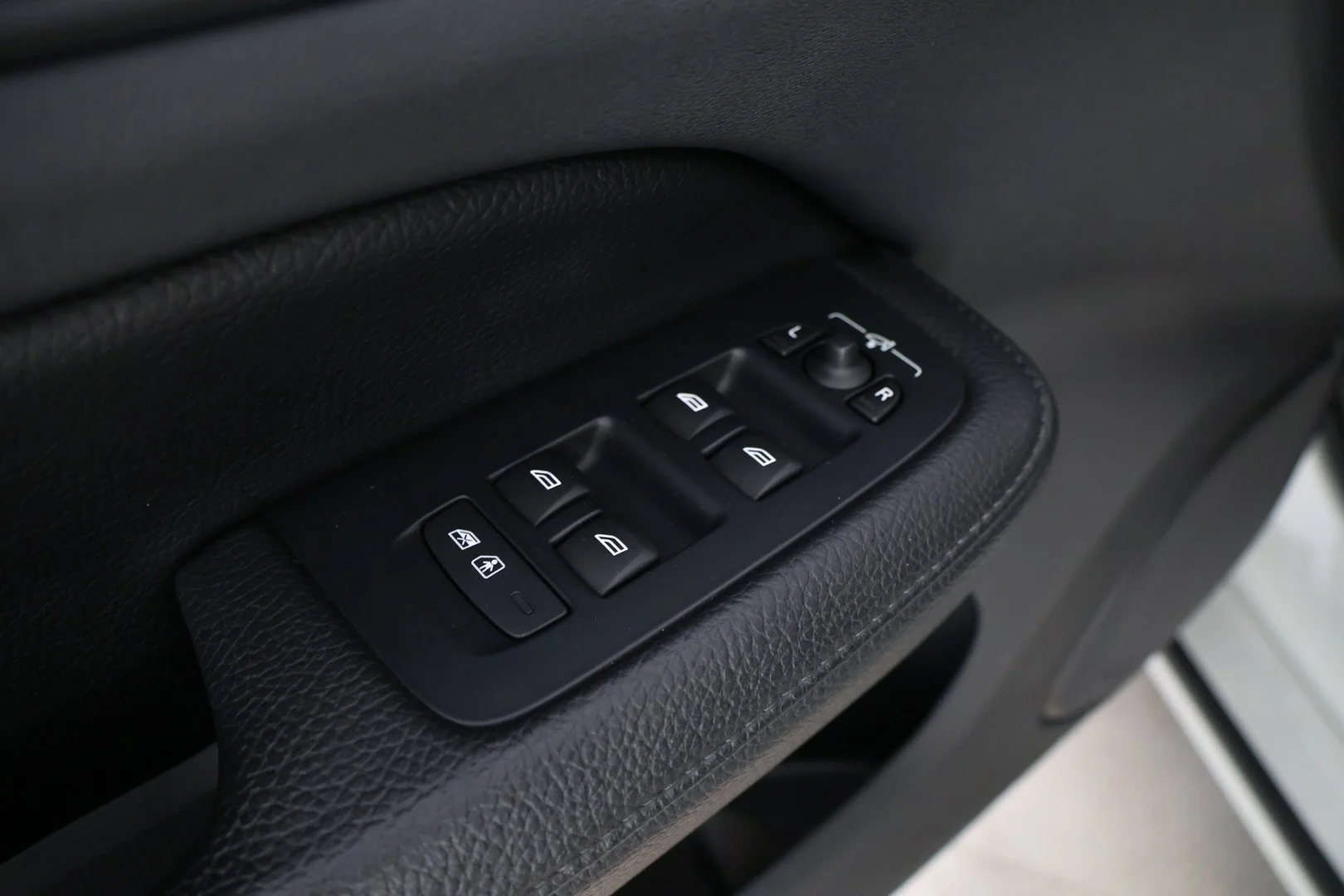 Car Image - 6nxpujXsPvUgXlwsxyfq8B