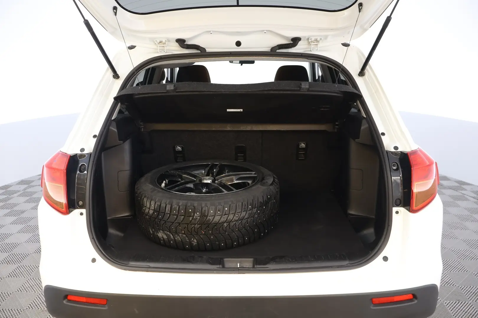 Car Image - 5vV9mDKHjTd5xYI96IlWm9