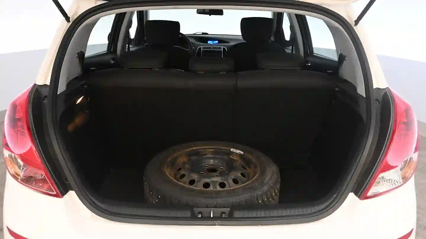 Car Image - 16BedodJ9y9XKr6Yy0sbhf