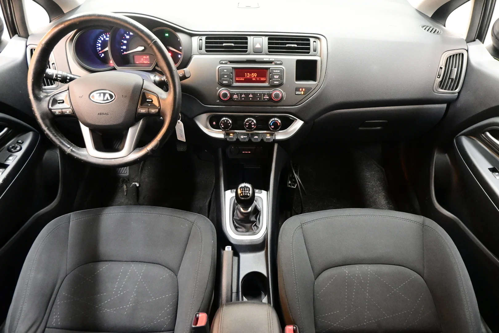 Car Image - DfmNMON5IpRaElqJOBq7r