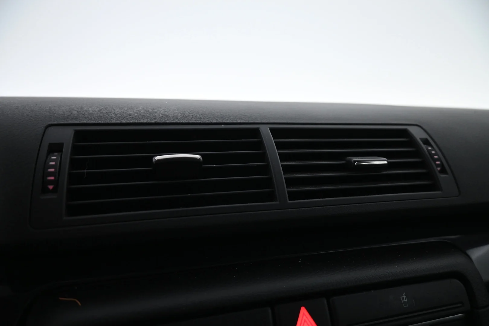 Car Image - 4Q8bcLhtwGCd83V8gUS0Zo