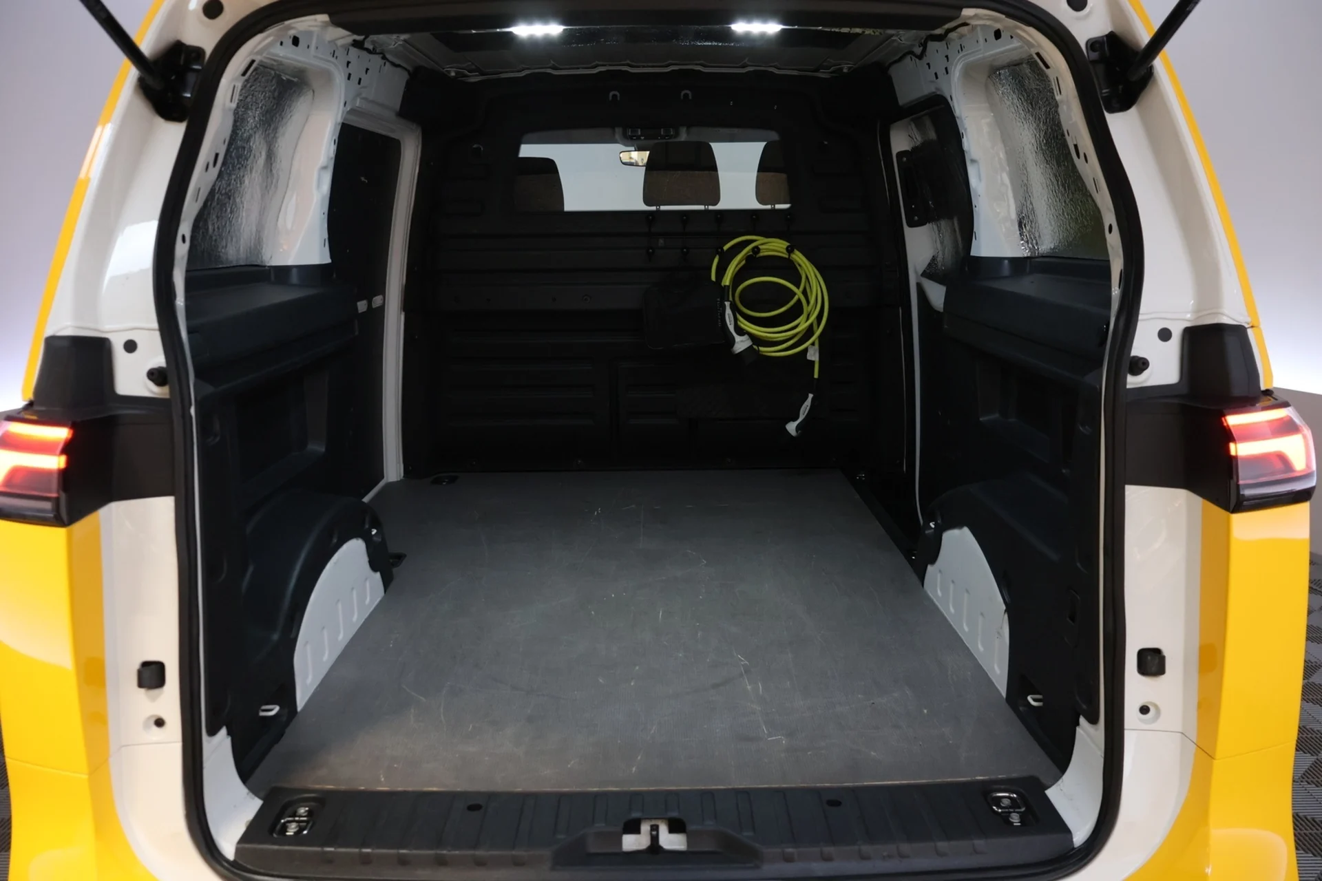 Car Image - 2fNLIad3J9Qbe16VFuJ0Ol