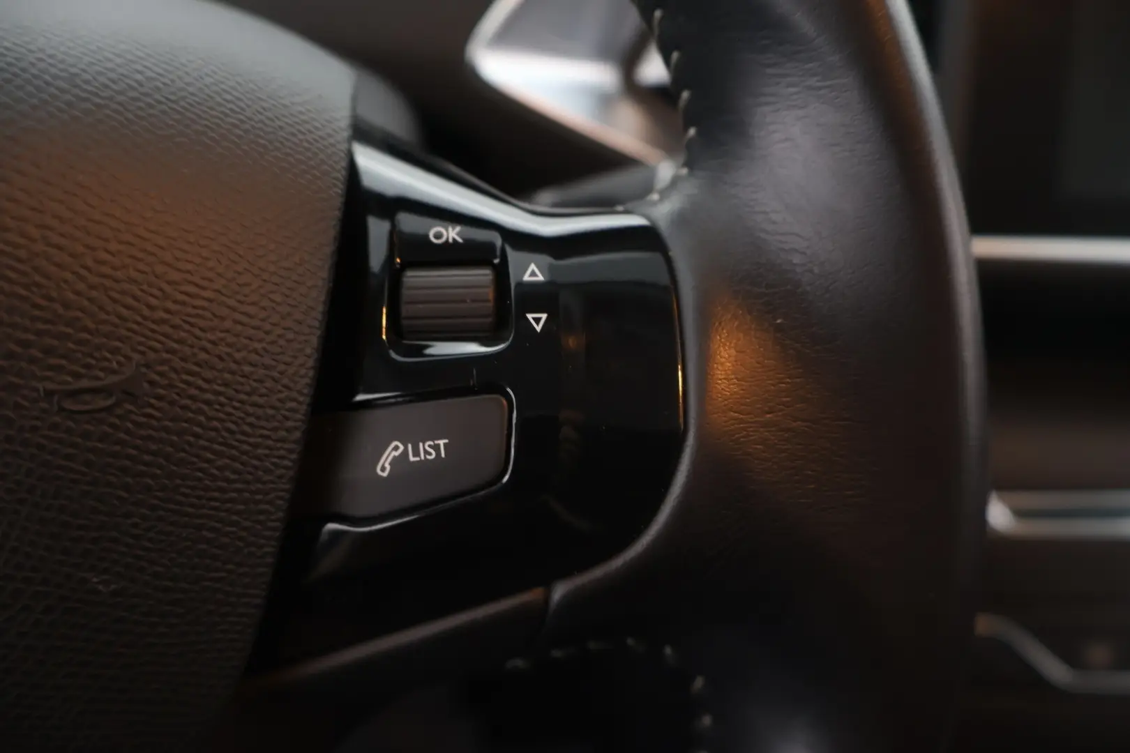 Car Image - 7AIkB0dWY8v9hWHDQMaWqI