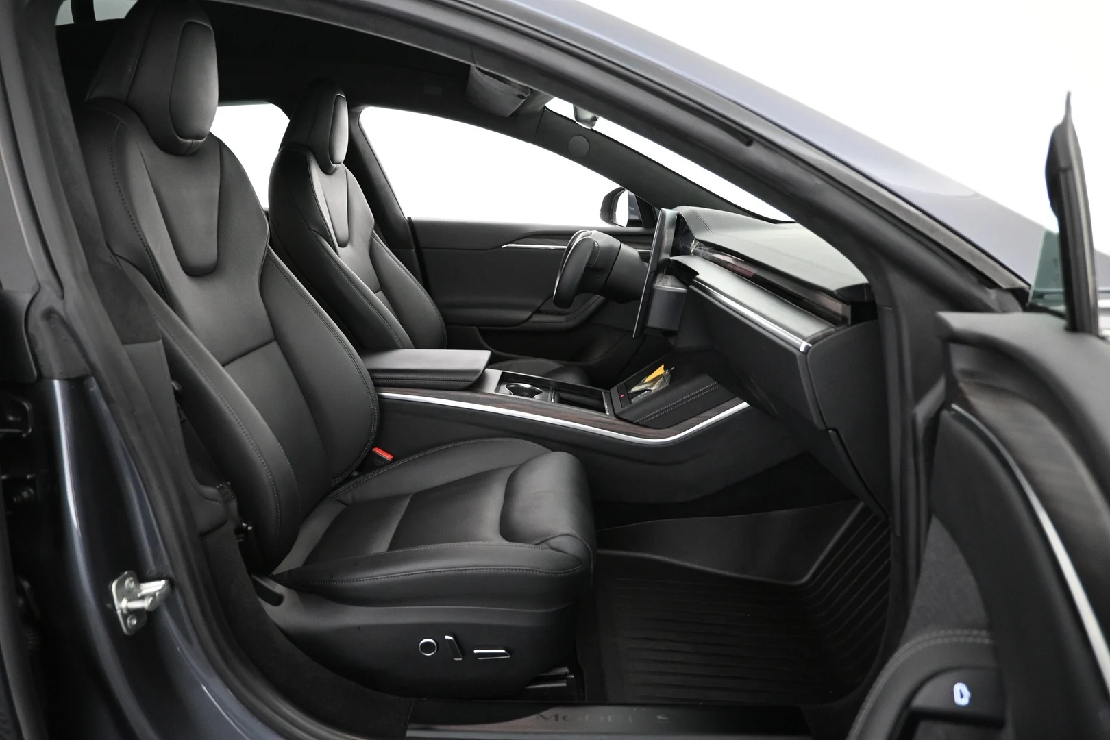 Car Image - 6vIkF36FbUxfPrQAL69Drq