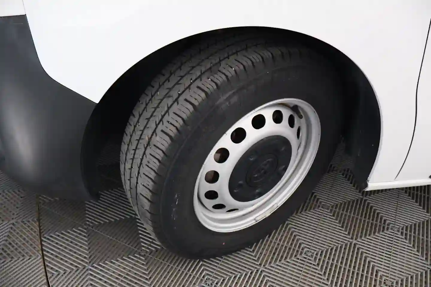Car Image - 2lqxBzkZBElr7UM7a3KBgO