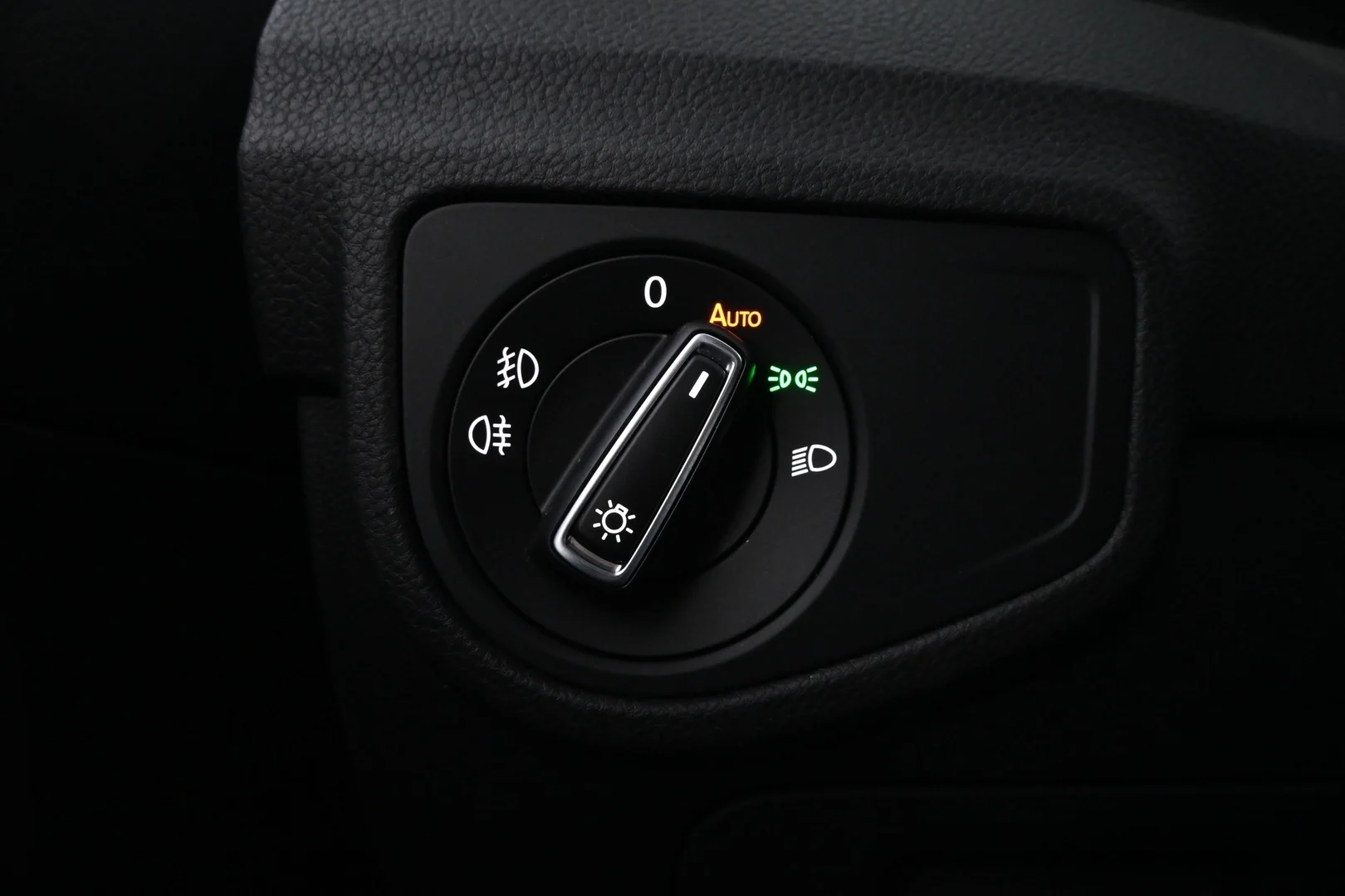 Car Image - 53Y7E4VYM5fL713cLhI29C