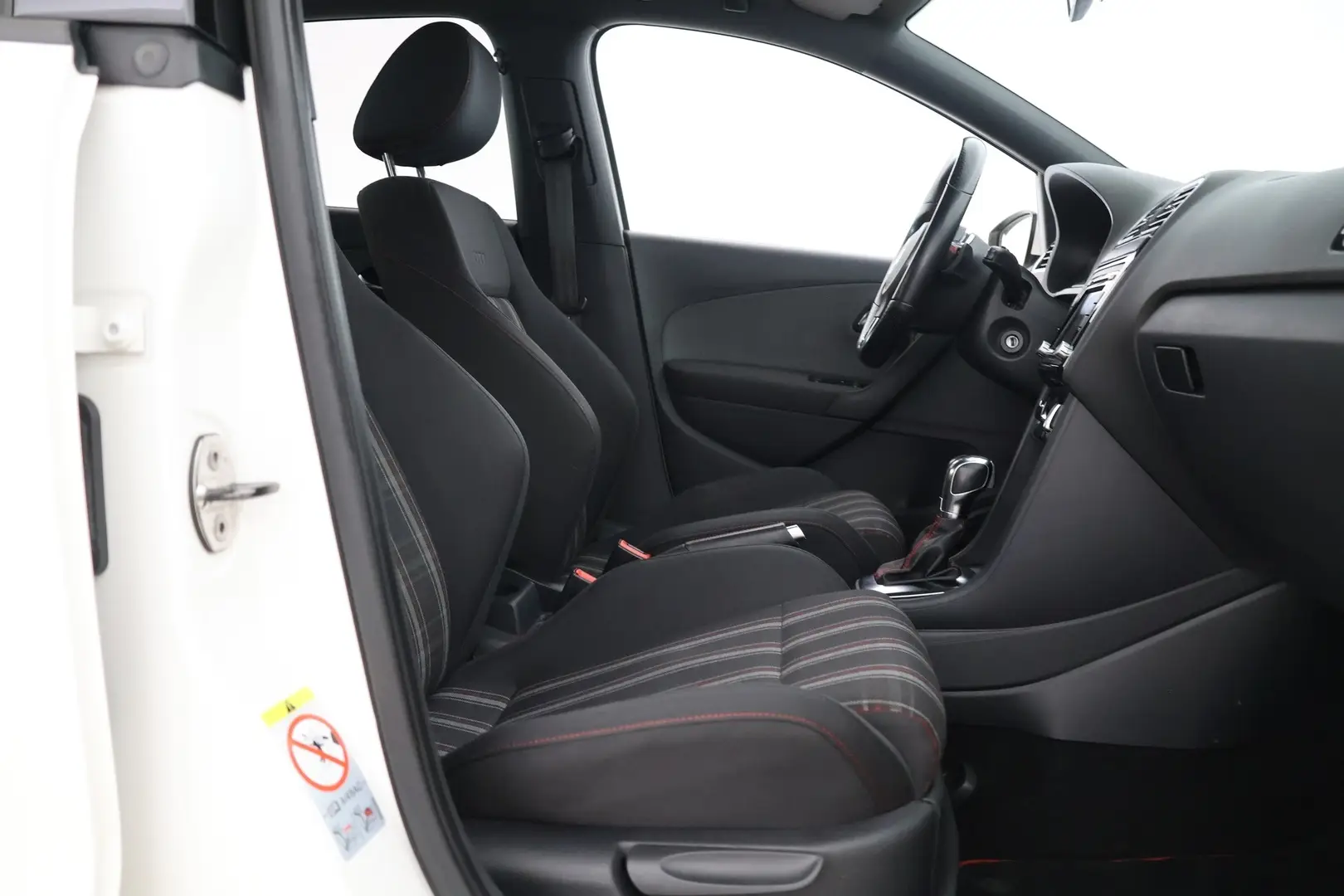 Car Image - 1INloYbLHl3CBi4khHE8AN