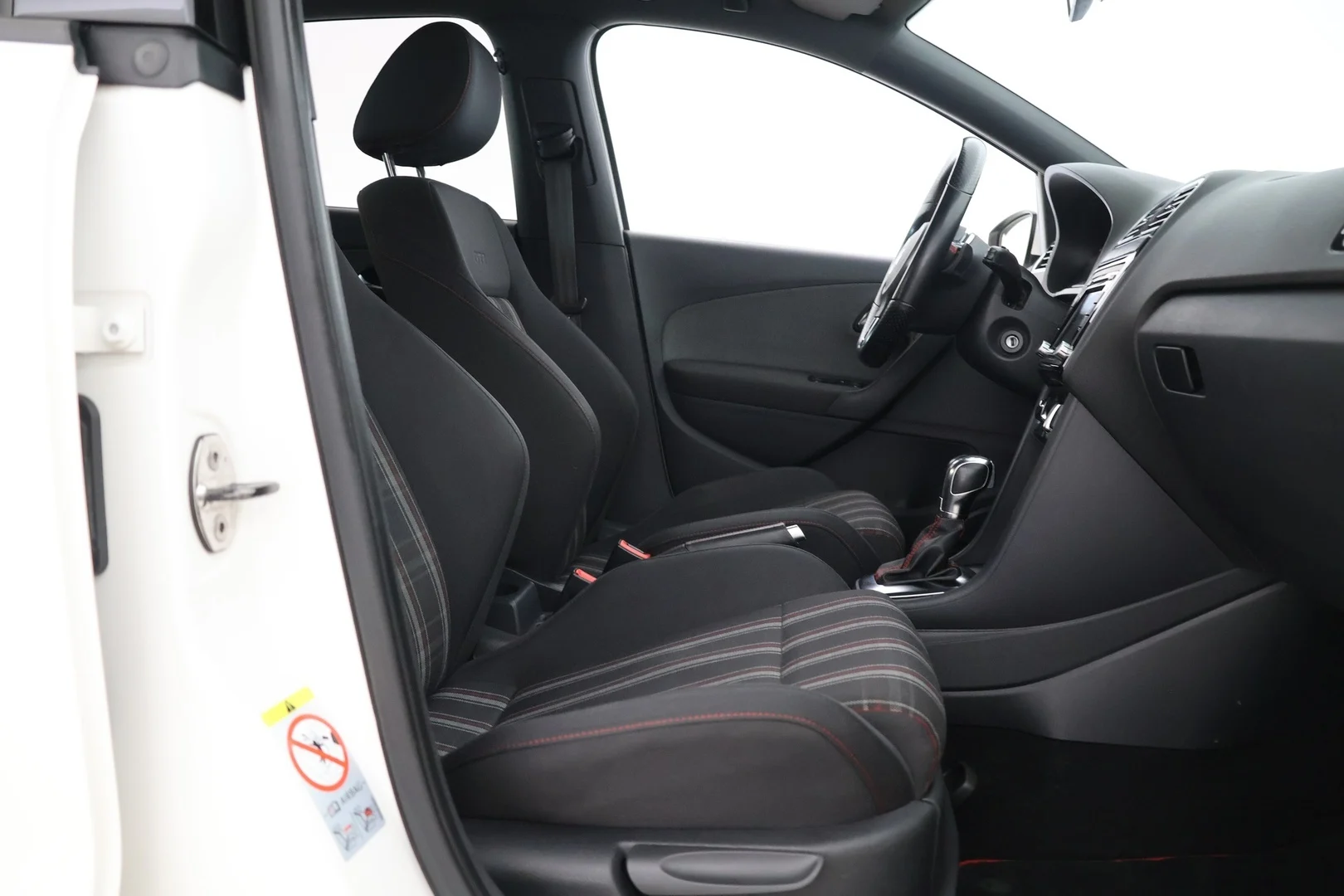 Car Image - 1INloYbLHl3CBi4khHE8AN