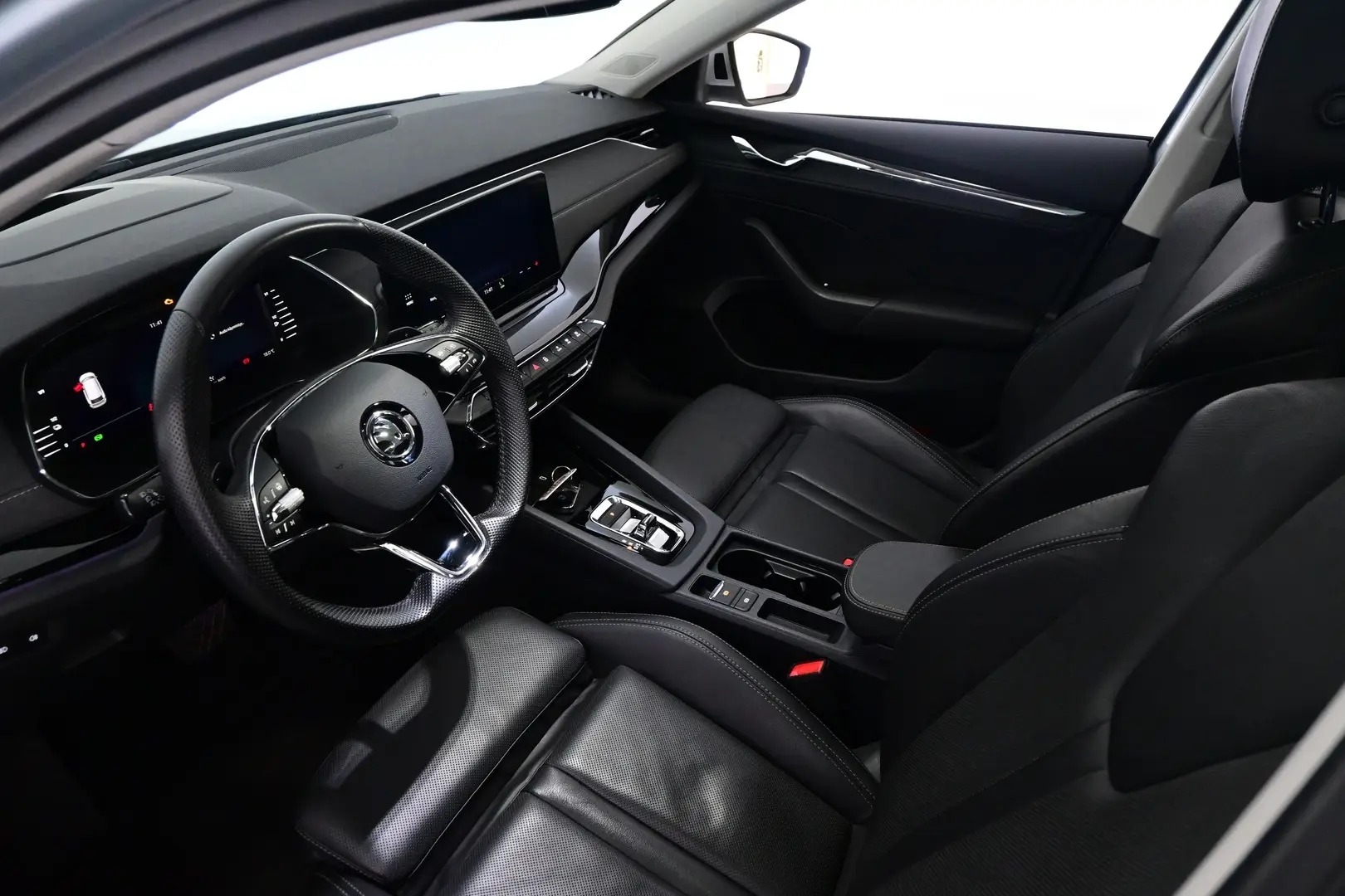 Car Image - 3Pv3eAf7zdrrwhhk27njfv