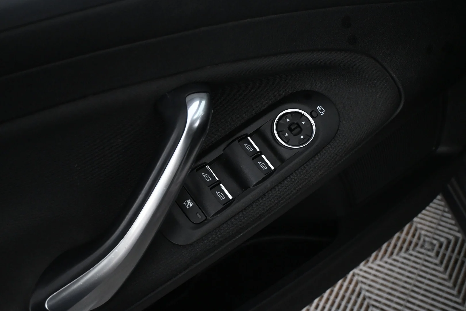 Car Image - 7dFiVdkrv5Wwn1XruguqfK