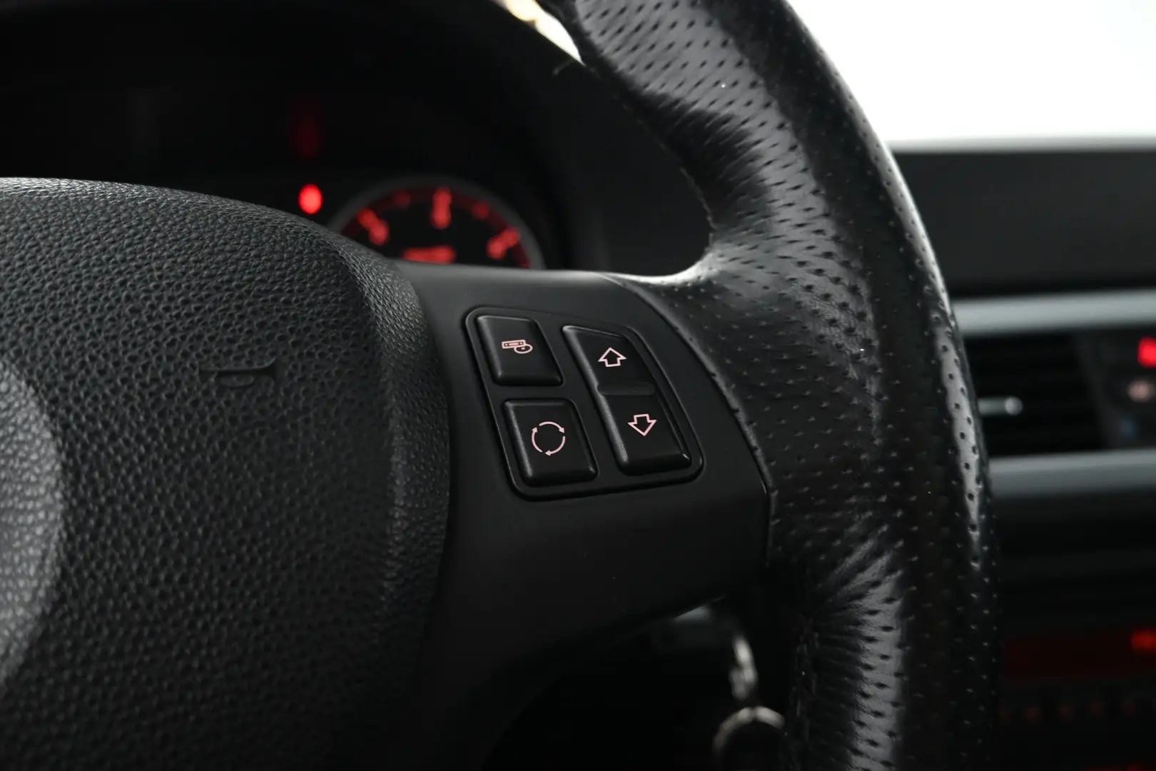 Car Image - 1iYP7cfEd8FWCTWdrMyzLu