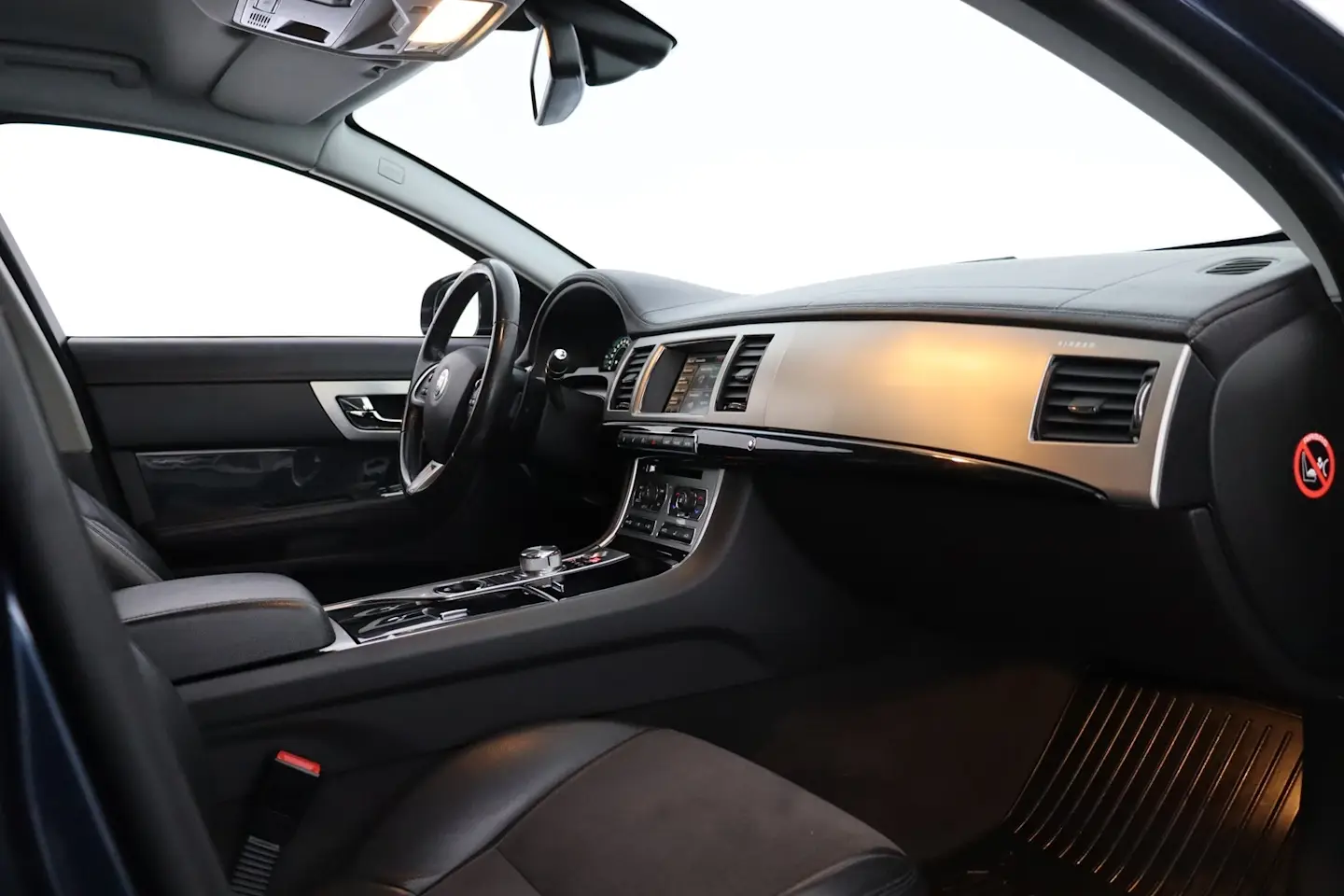 Car Image - 7B6jvSKzw6uVCqlb49rIGX