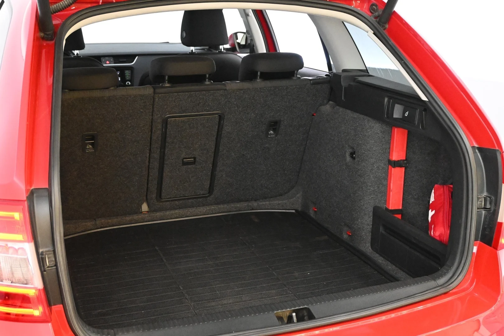 Car Image - ydANVvr6cM0lLGo5aFt07