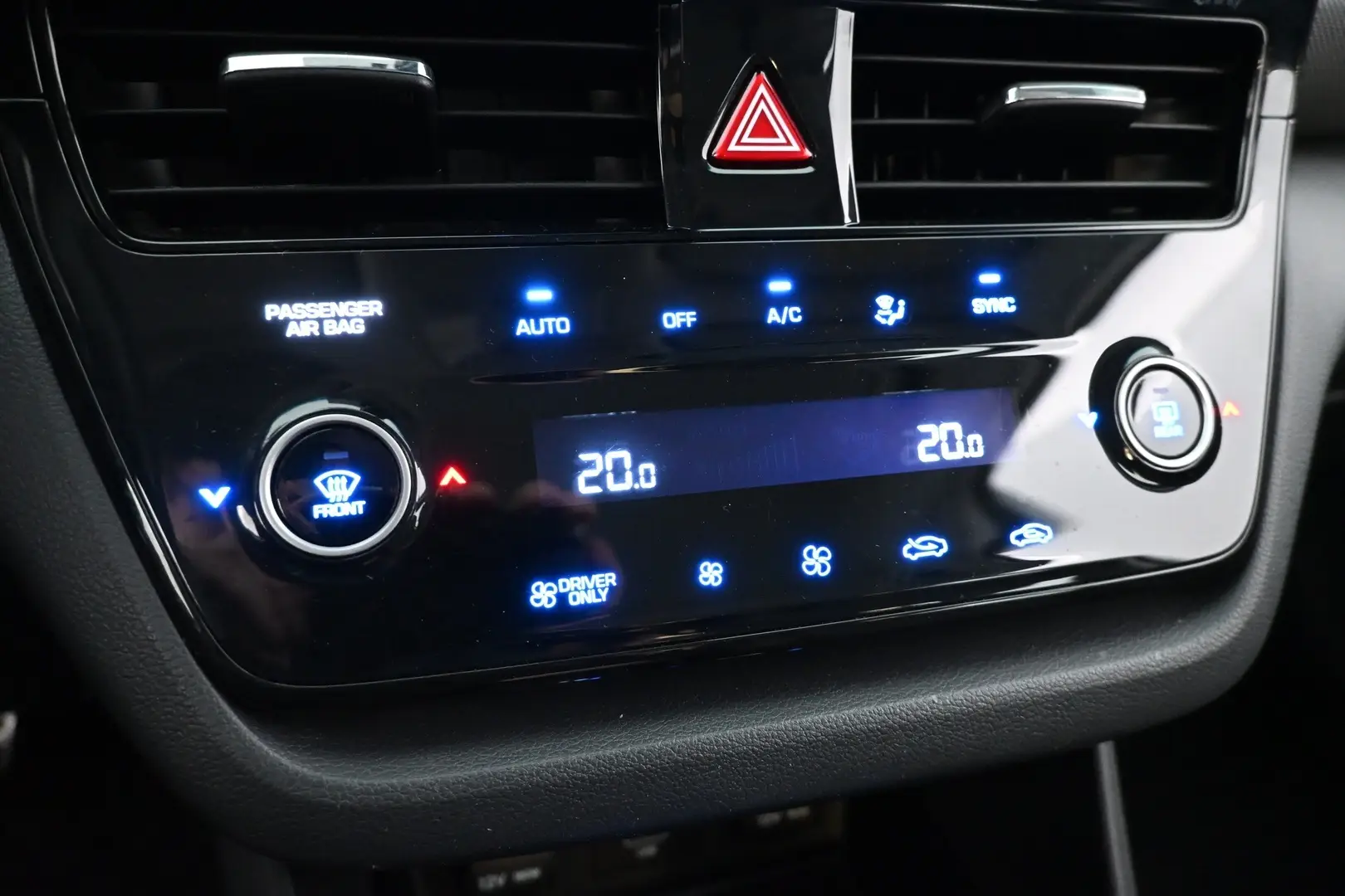 Car Image - 33sIctCa3a0nfm4K22bIgj