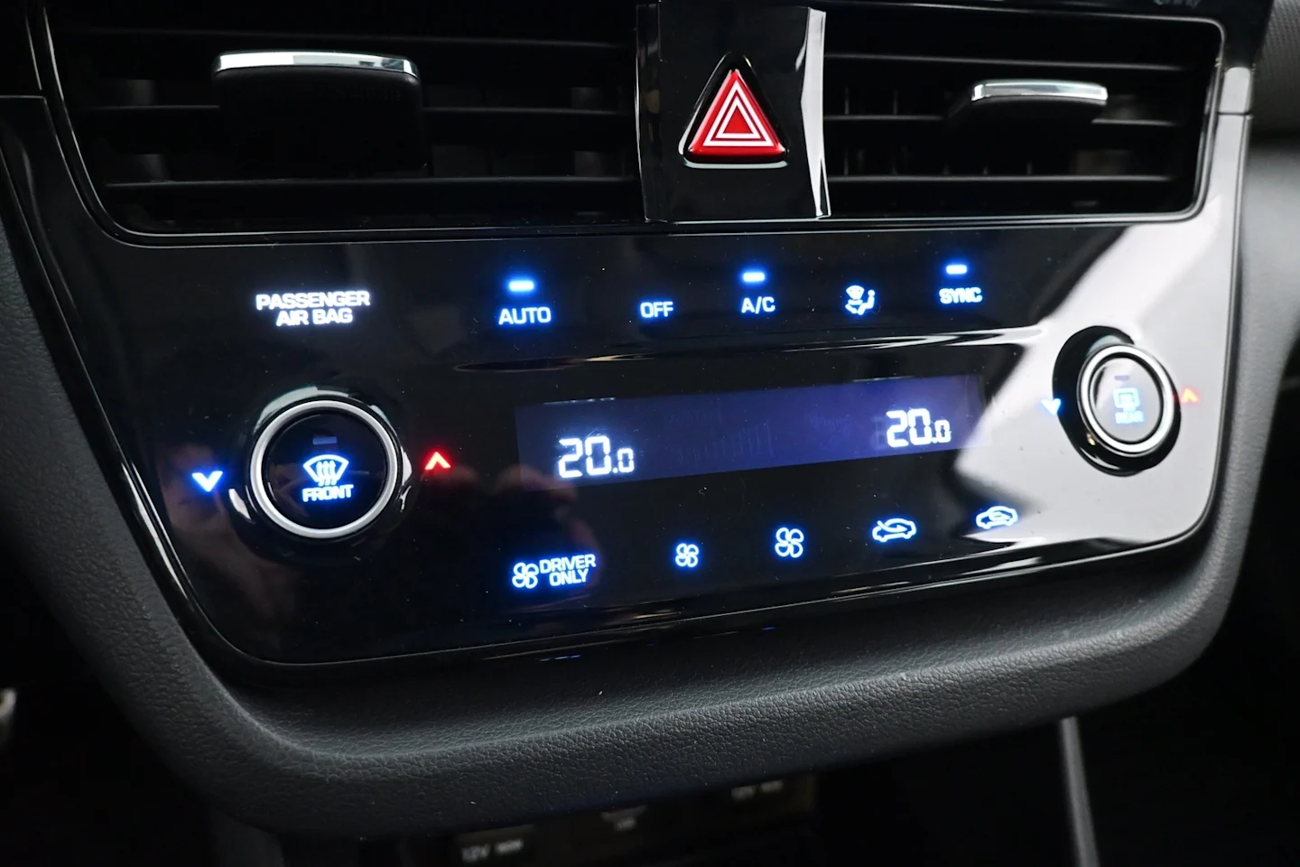 Car Image - 33sIctCa3a0nfm4K22bIgj