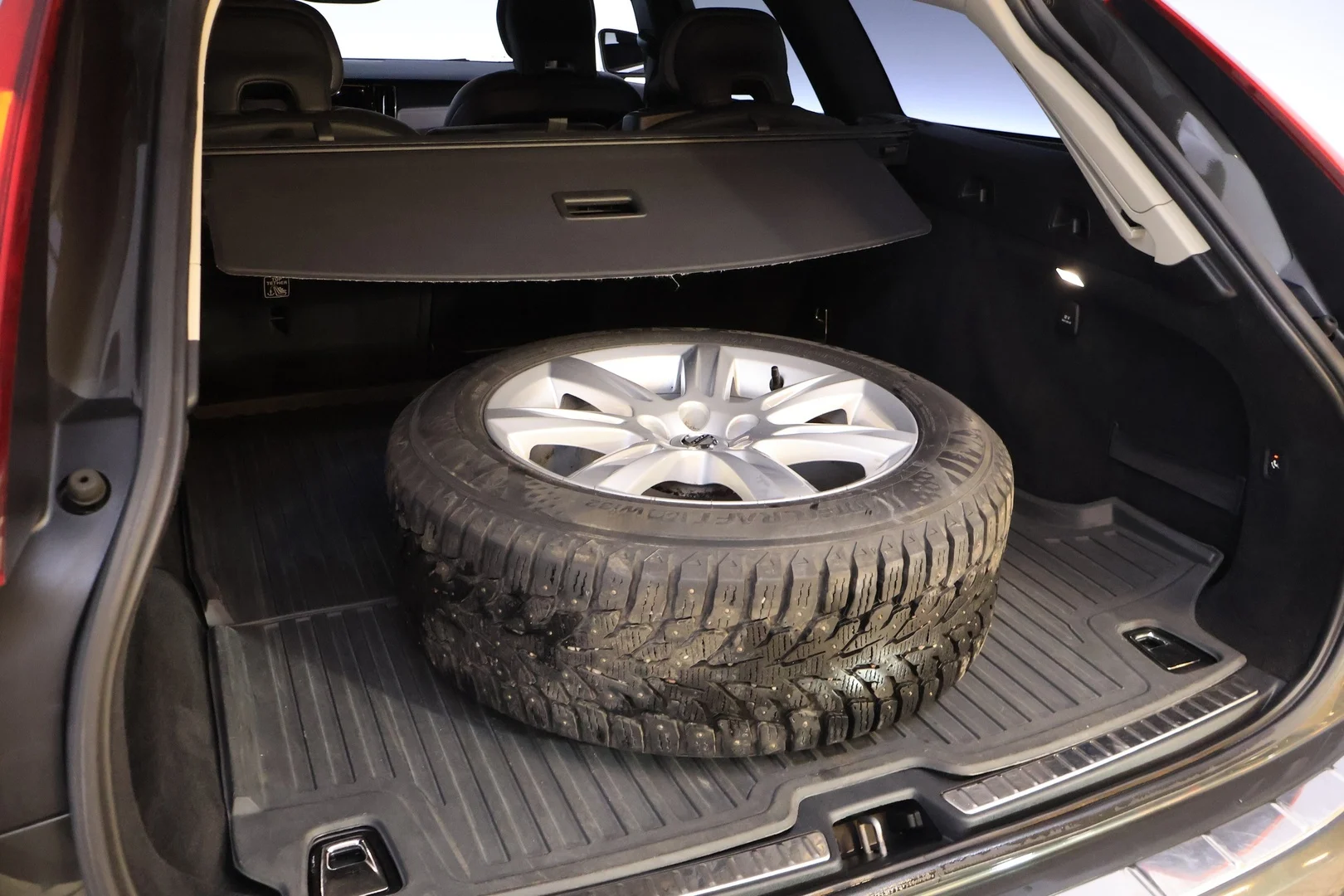 Car Image - 6JB5jHvpYUfalRTDphFWUs