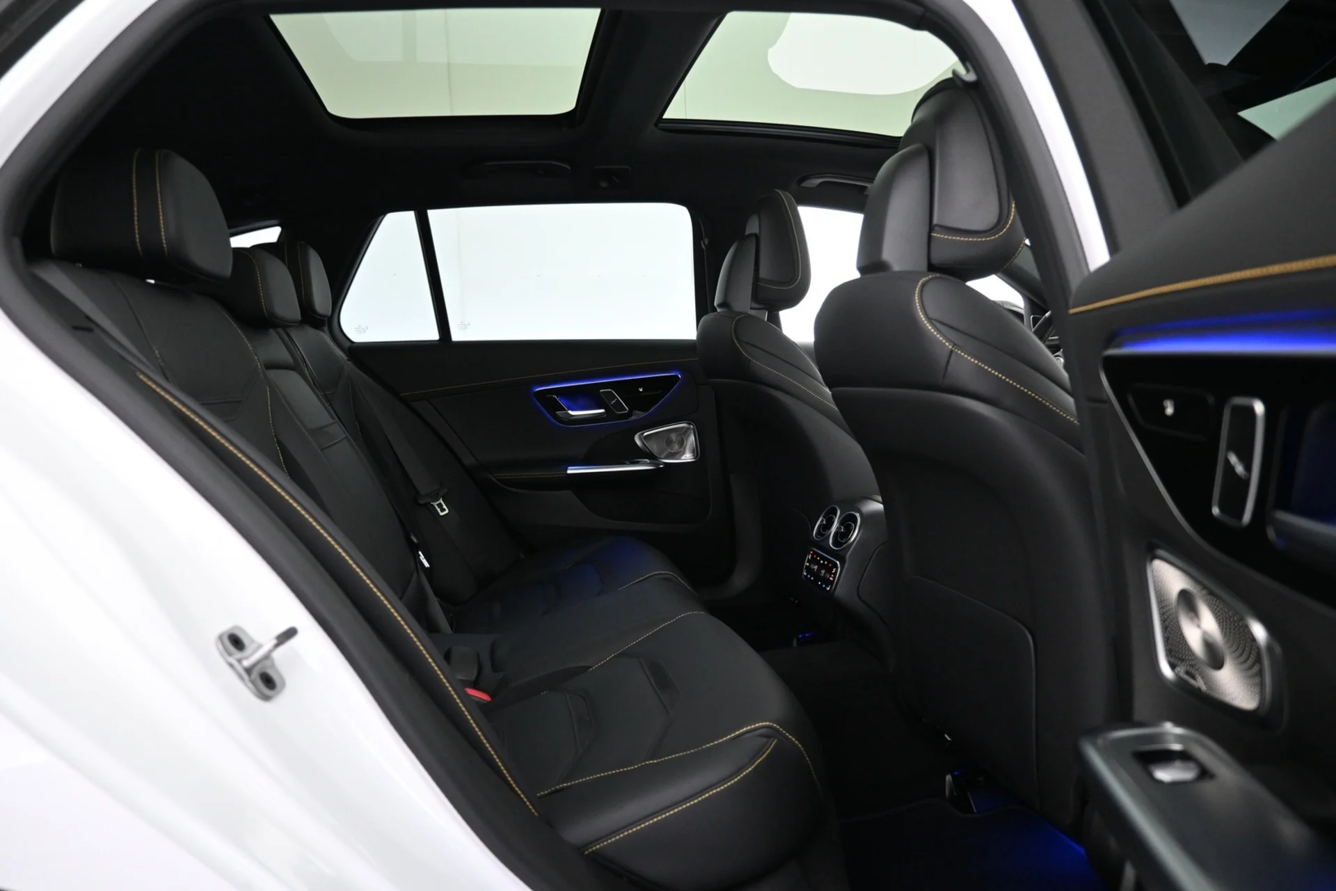 Car Image - 93nlnvf1rm2znc84w357F
