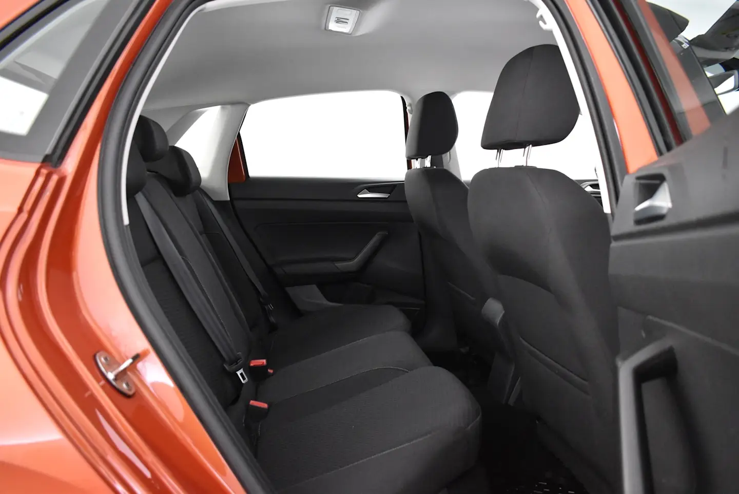 Car Image - 1DqnmwK8MGTcAcyyDYC6u1