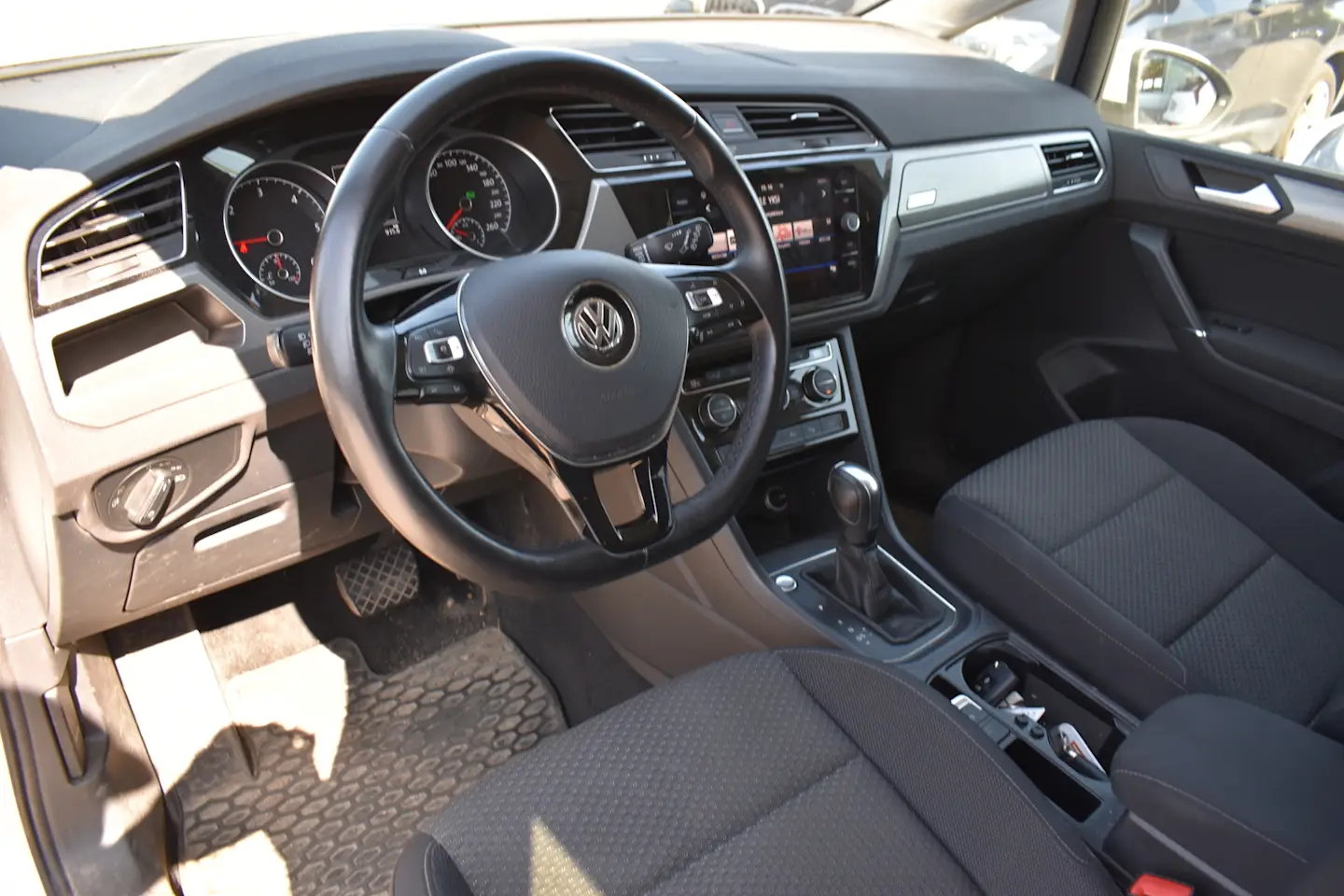 Car Image - 23r4znUKeXNlqkMWLsfAhJ