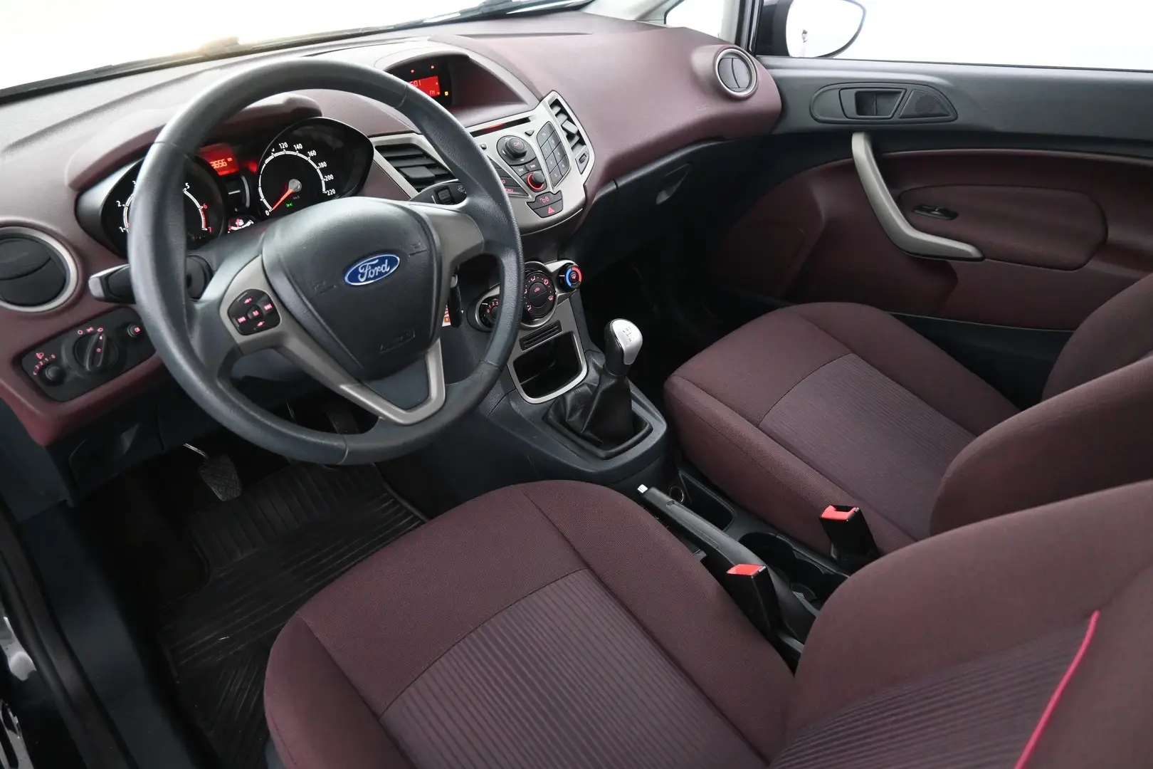 Car Image - 7uGBh4oV5MU3jVf1iRGScW
