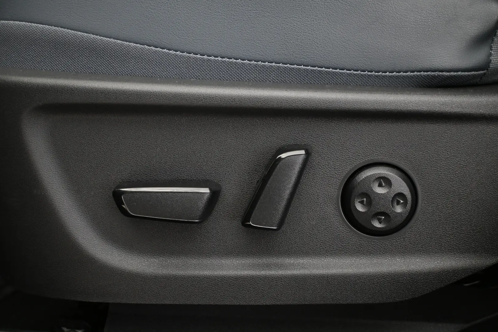 Car Image - 5M9jLbKFSU8ZkJdZMY0AuU