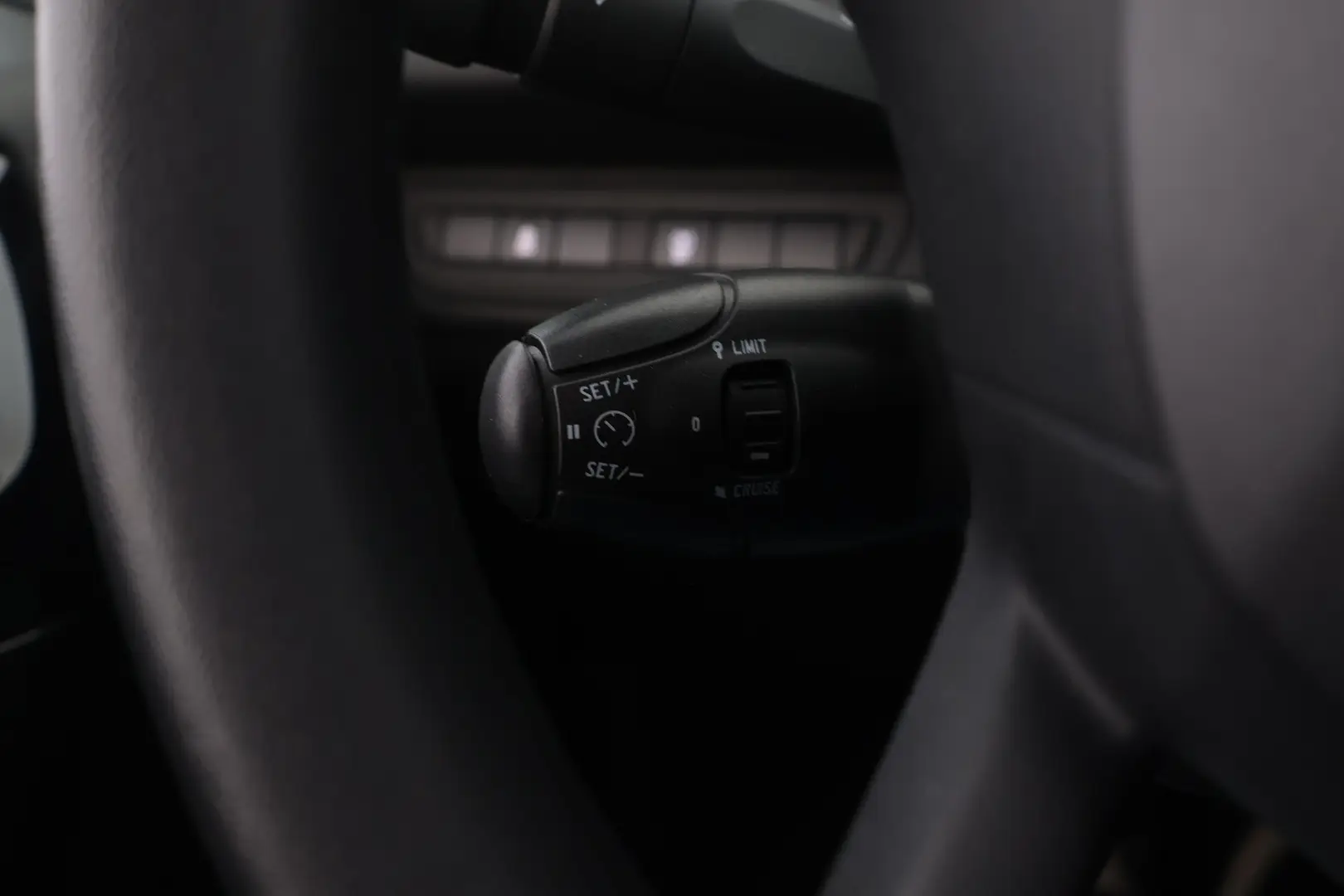 Car Image - 44NzPA0D3QfiutMr488Aqd