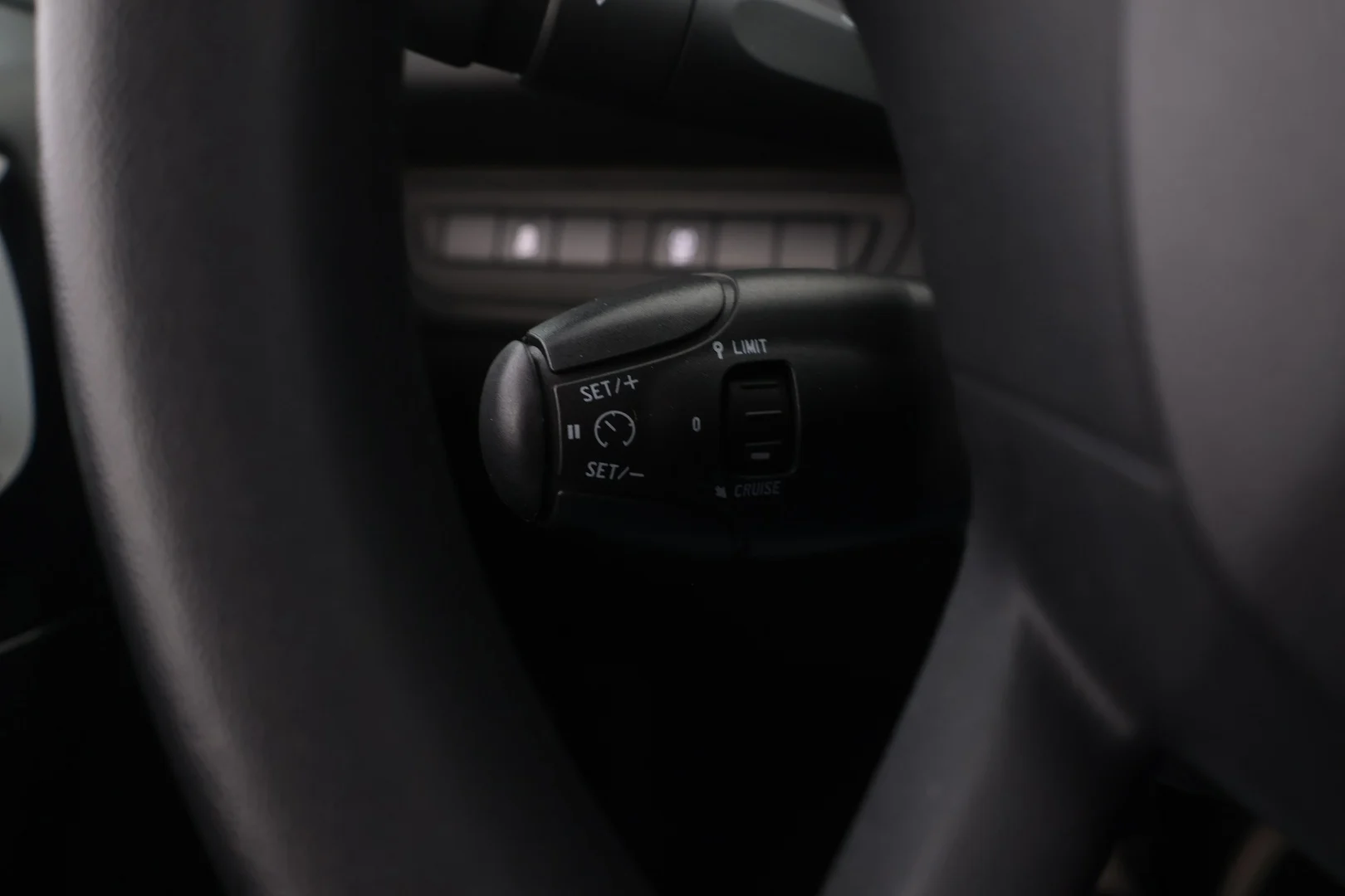 Car Image - 44NzPA0D3QfiutMr488Aqd