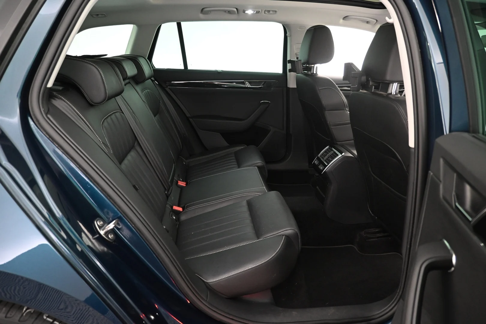 Car Image - 3luBQg5DFdaNvQyb7UHtwK