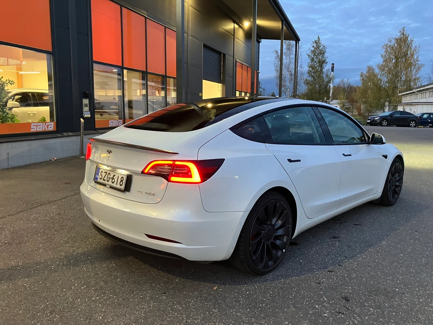 Car Image - 5lQyqKJog49WpmxFa0q96P