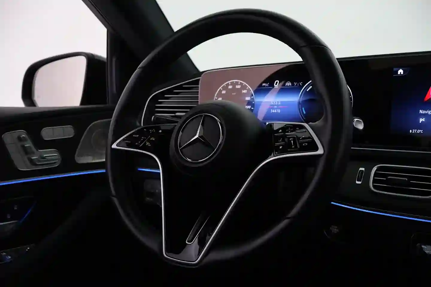 Car Image - zSMg2ikQm8q8U04Lr5DDN