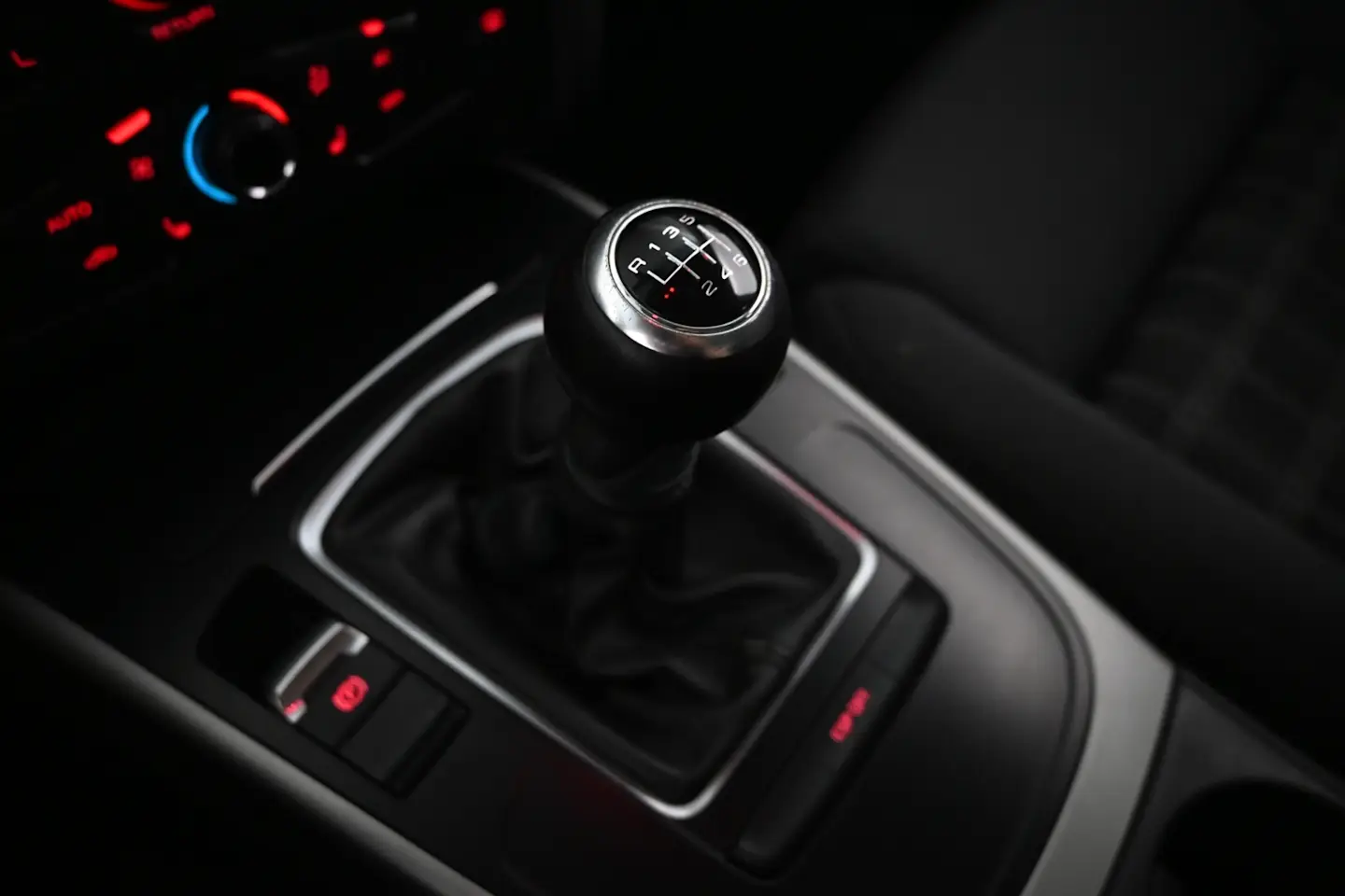 Car Image - 561F9ahaCLZVNw4qhr1Krc
