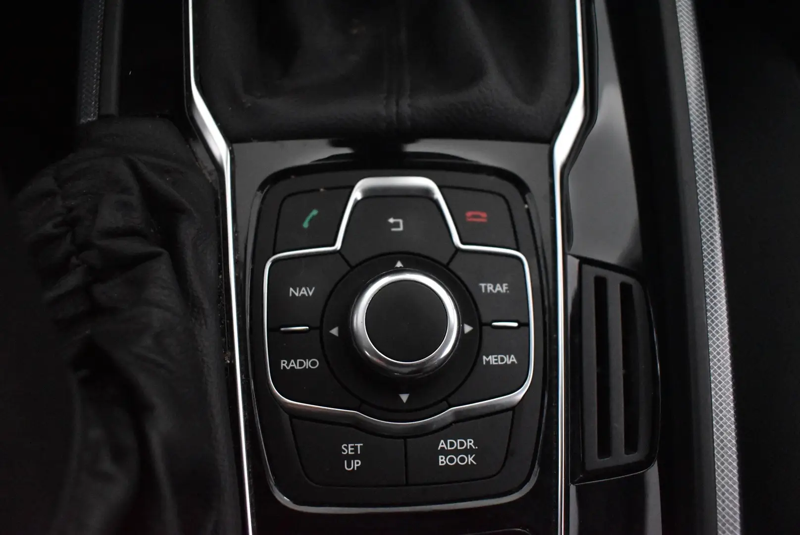 Car Image - 2tmDGw8IKdlUXYlR9Njoeo