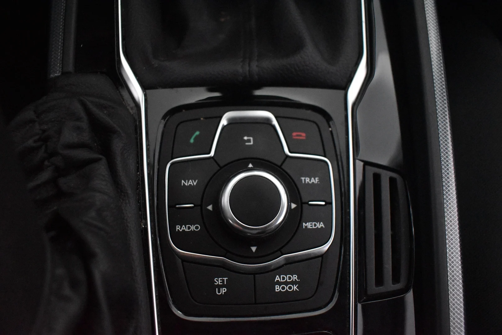 Car Image - 2tmDGw8IKdlUXYlR9Njoeo