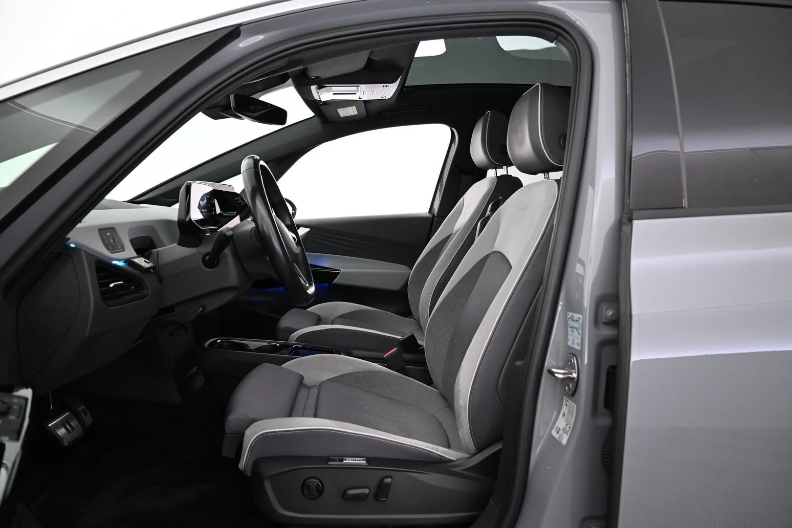 Car Image - 215oLSw6YMJi9qxGmAItBa