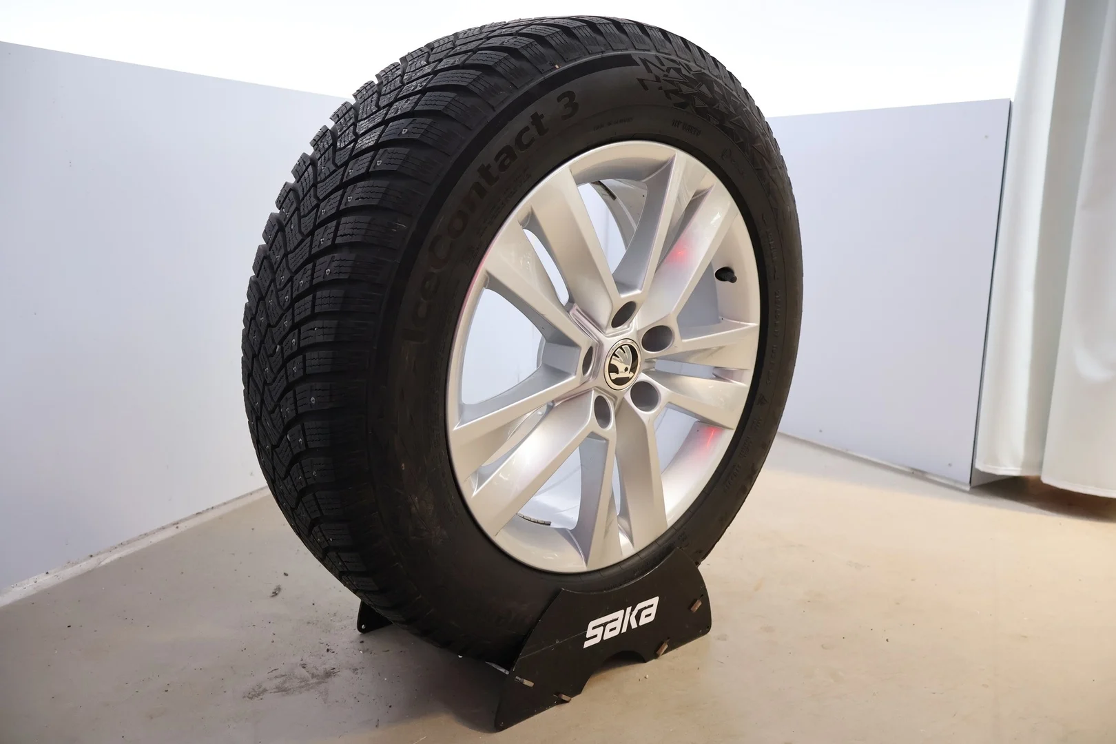 Car Image - 7uogmKNpzf2aIPJcpooVbm