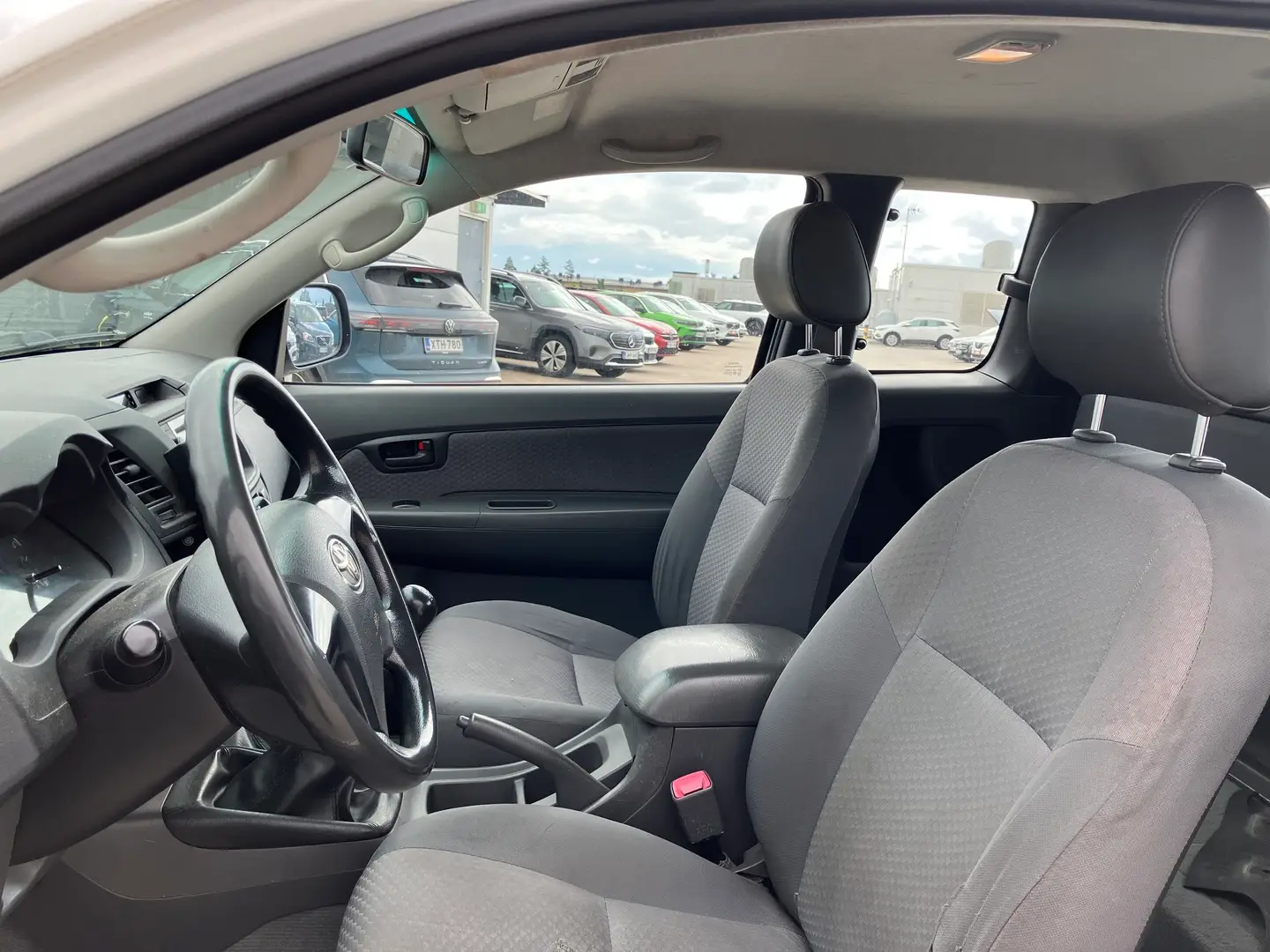 Car Image - YXni2YROSx5HyY75lcLy1