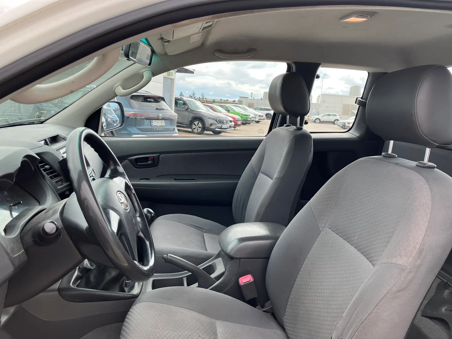 Car Image - YXni2YROSx5HyY75lcLy1
