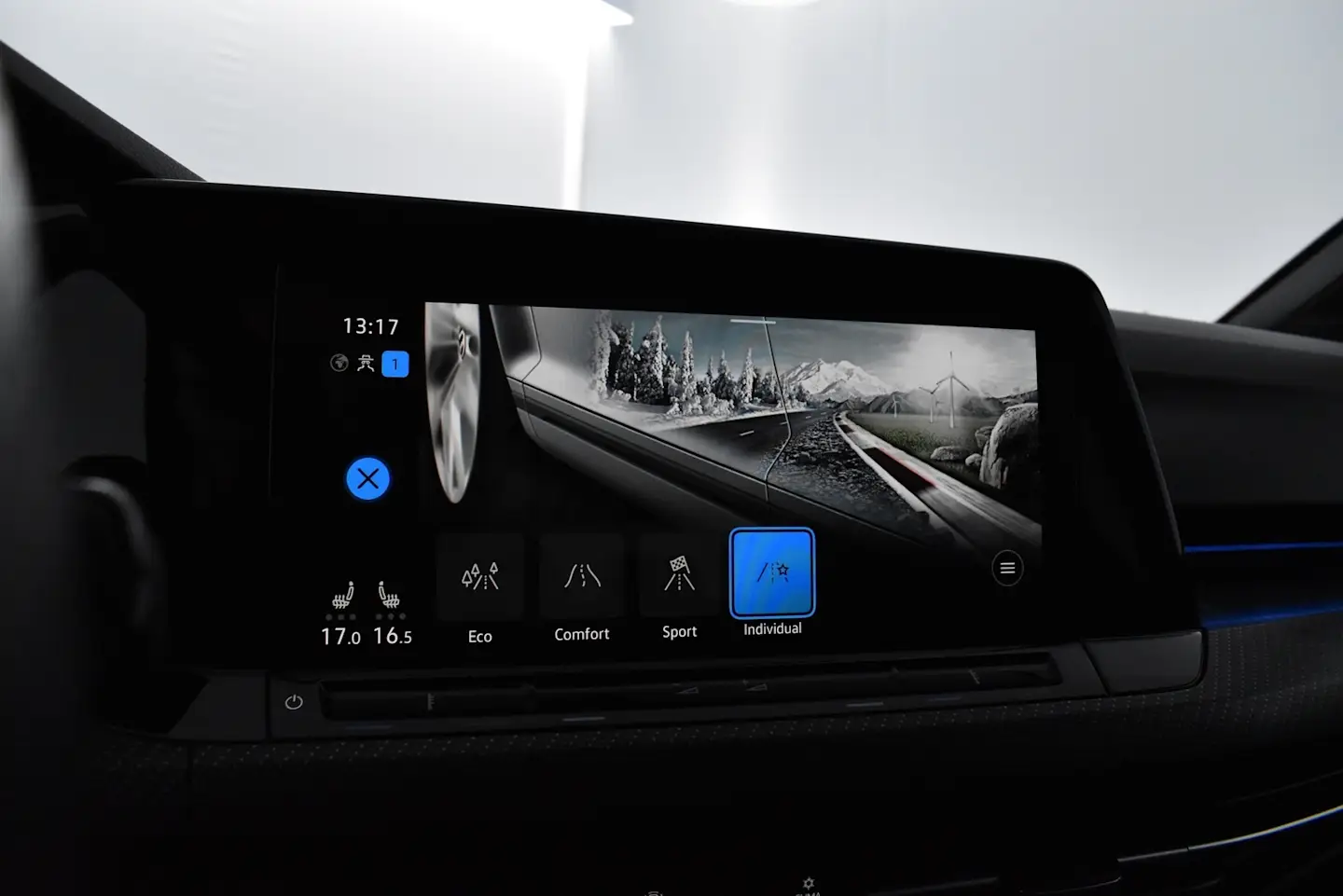 Car Image - Vqq2jIEHEFEEZIMRLcYbS