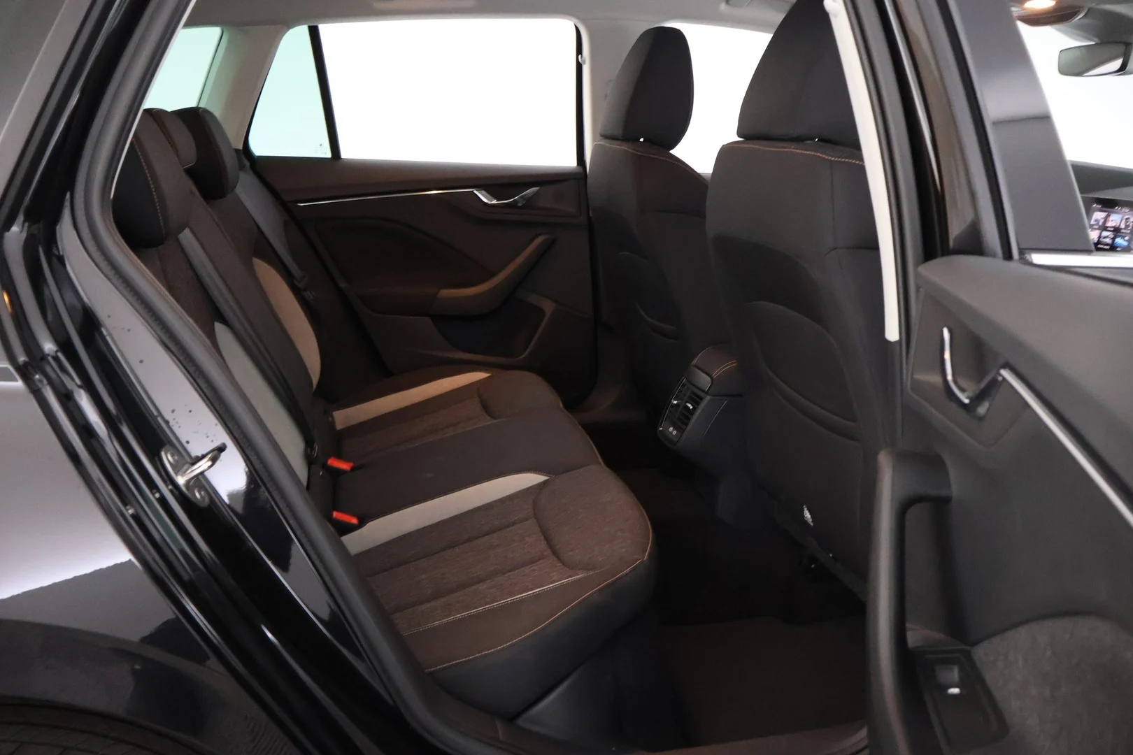 Car Image - 6mttwVXhi4mBDUwSyQsp4L