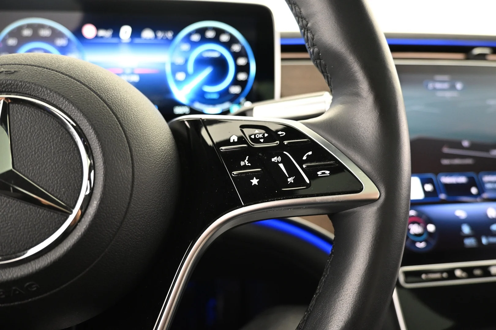 Car Image - 4uFMniCobLlI1ixfmgNNTP