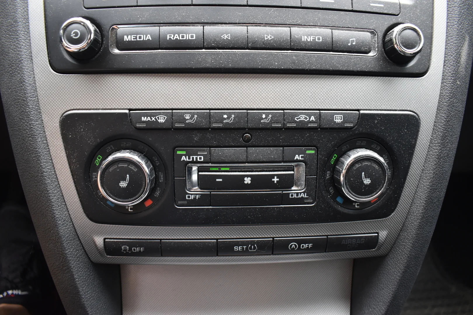 Car Image - Jjg6W4bJaENVyo9Zb6gX4
