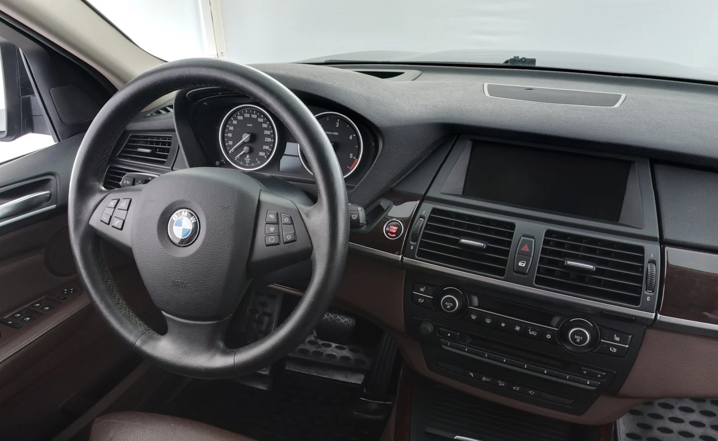Car Image - 305WxamxhZKiyhbr3yrE4T