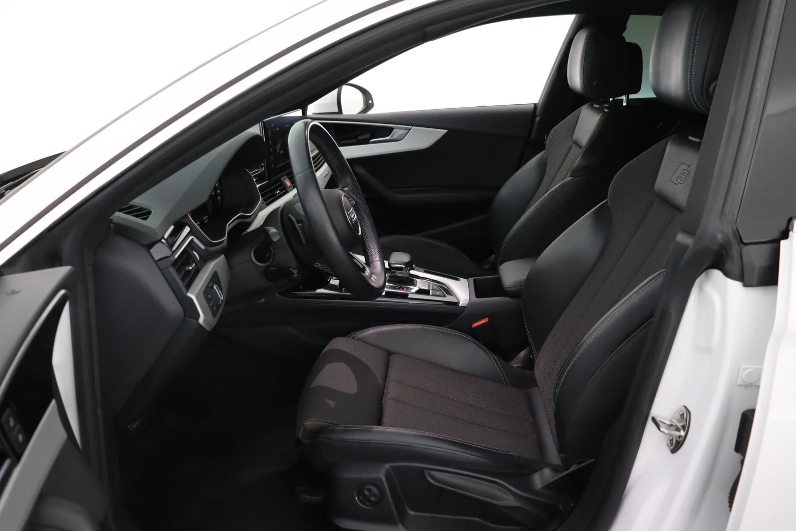 Car Image - 6m4IJN7eb8D6ebcQrba69Q