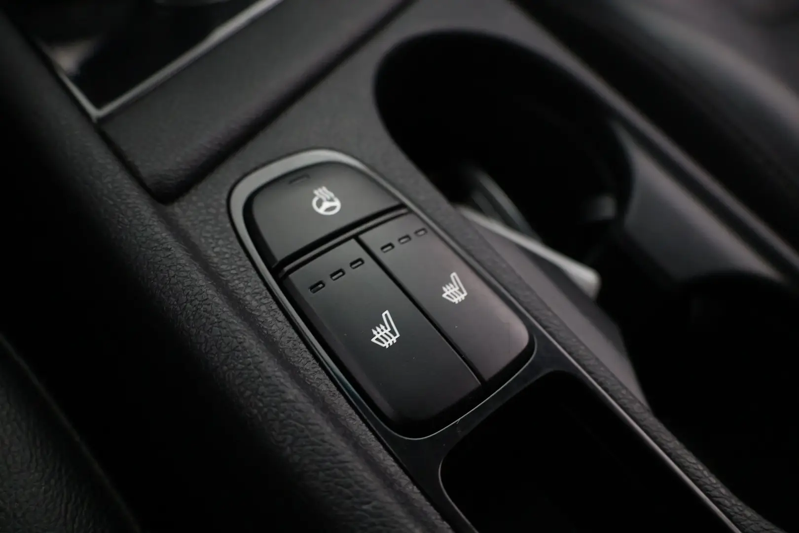 Car Image - 2mkQt3Zs3IbKnHy2AU8rzz