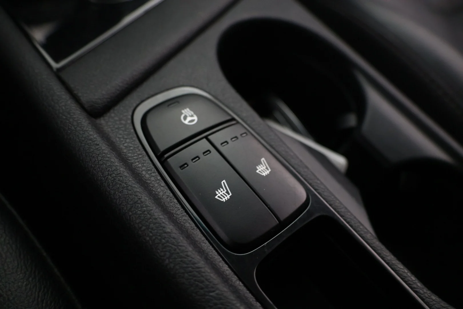 Car Image - 2mkQt3Zs3IbKnHy2AU8rzz