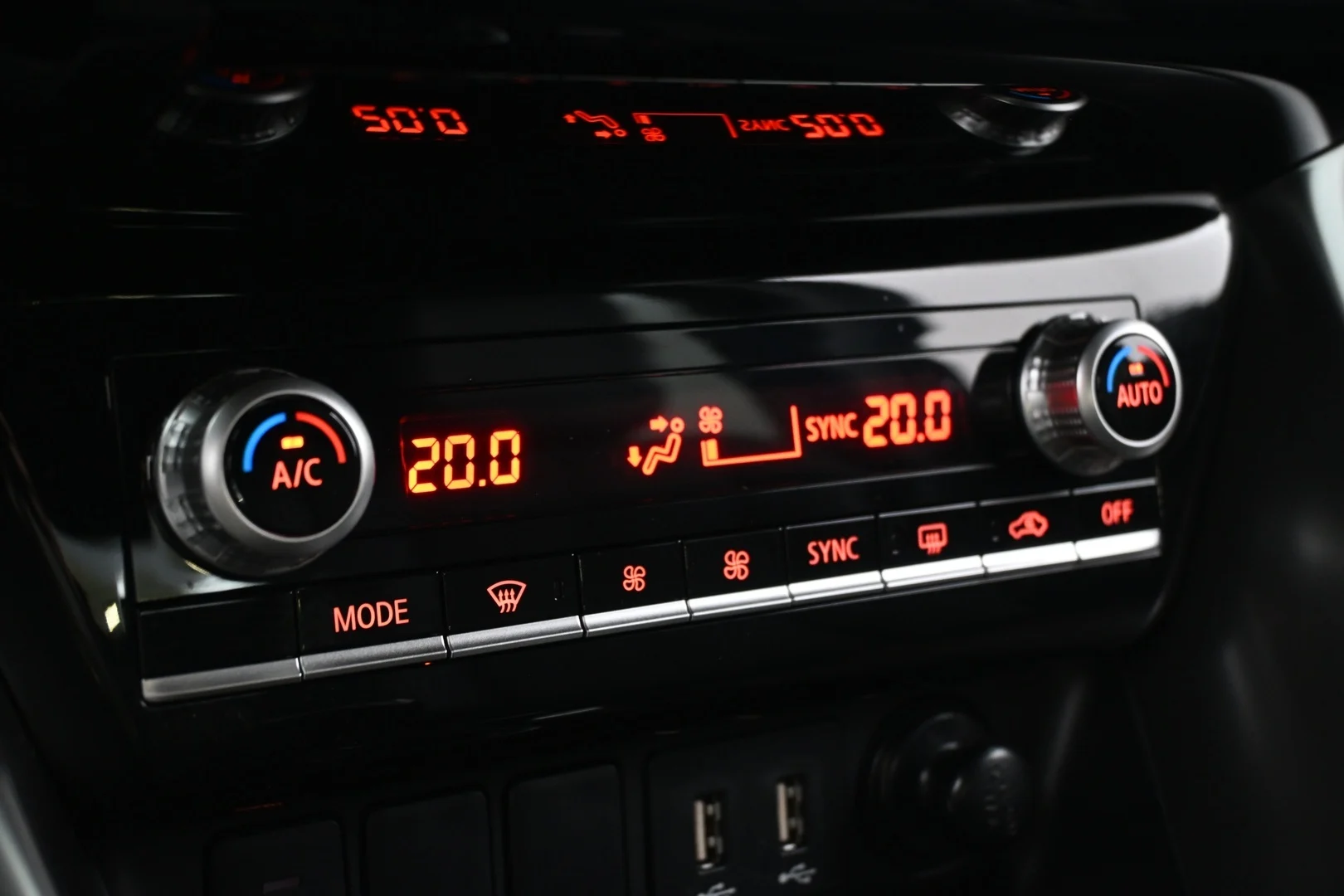 Car Image - 1Y8lzCSOTFYQW26I0Qdvr0