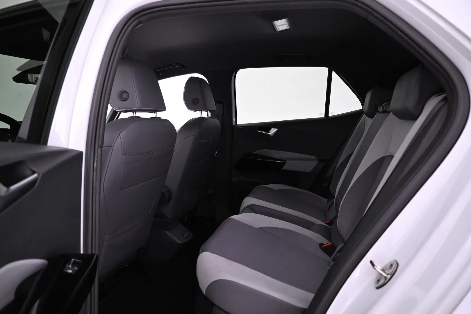 Car Image - 41UL4VmYJiX5vrIBmF1qW6