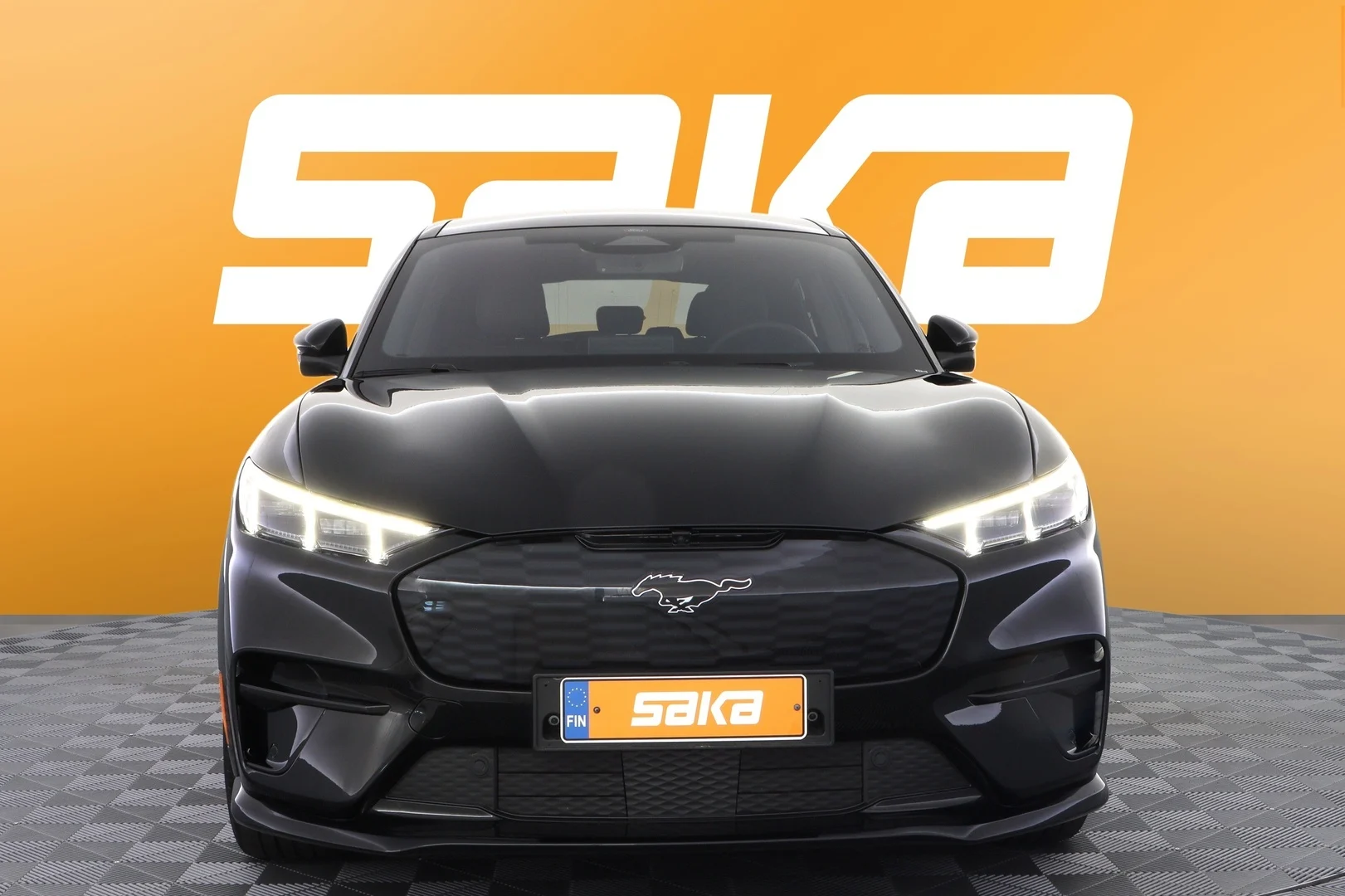 Car Image - 2Ee68aW24NhxR8l2xSF70O